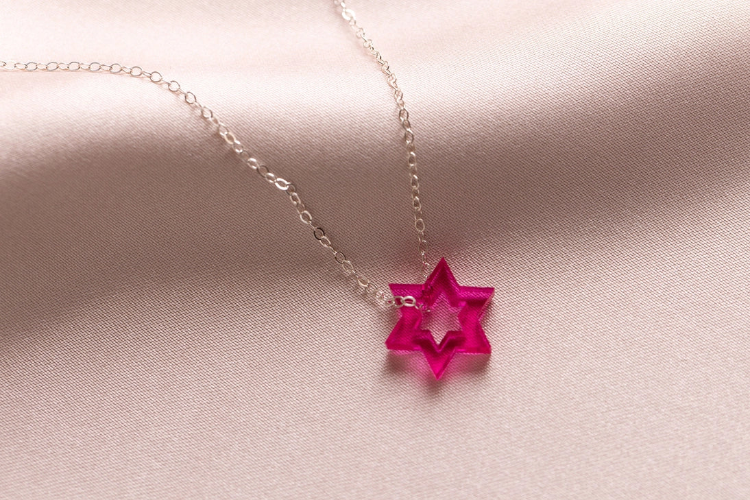 Floating Magen Necklace Magenta