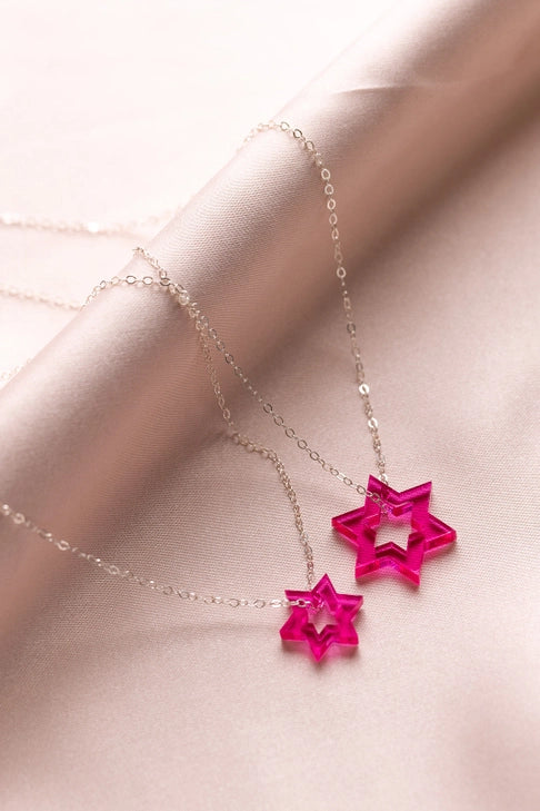 Floating Magen Necklace Magenta