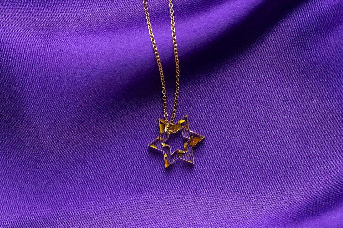 Petite Floating Magen Necklace